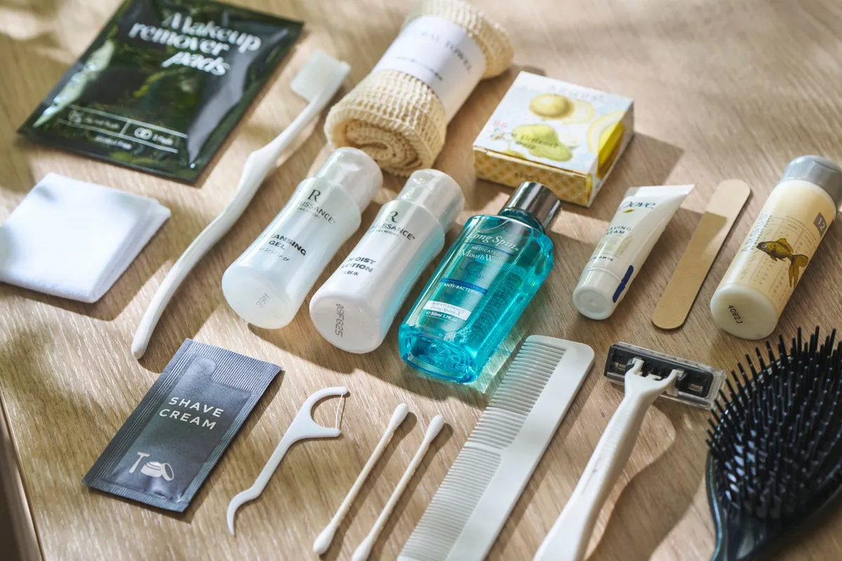 客室に用意された多様なエシカルアメニティのセット