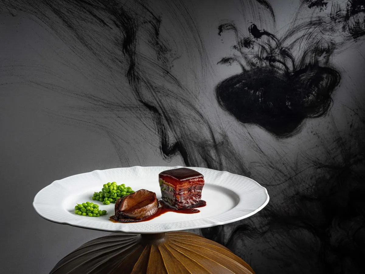 鮑と豚バラ肉の醤油煮込み