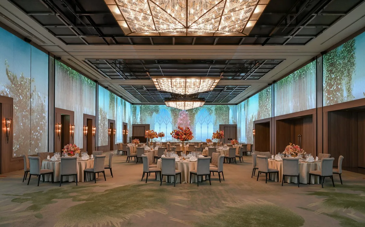 360°プロジェクションマッピングが施されたグランド ボールルーム