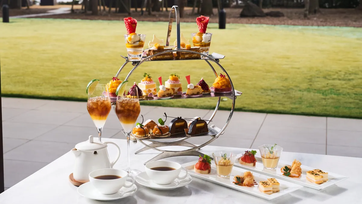 開放的なテラスで楽しむ初夏のアフタヌーンティー