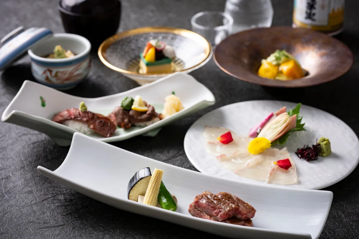 和食「清水」の近江牛炙り握りと会席料理