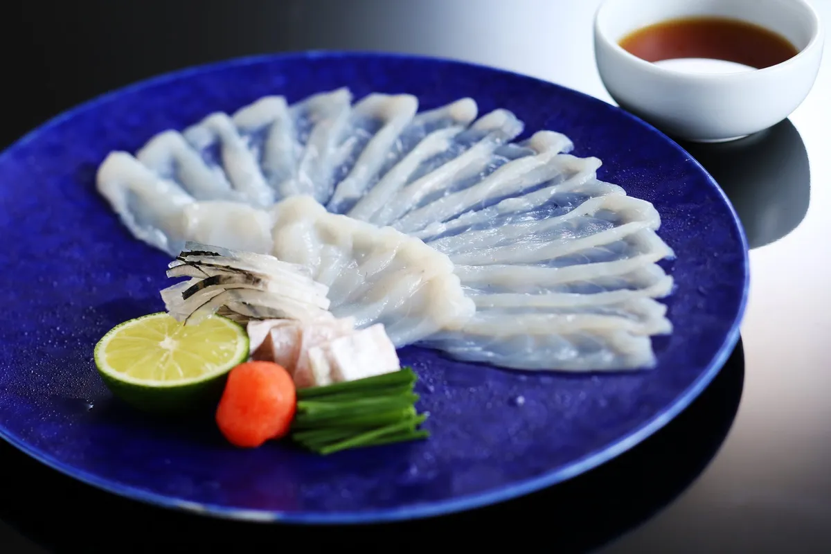 透明感あふれる但馬とらふぐのてっさ