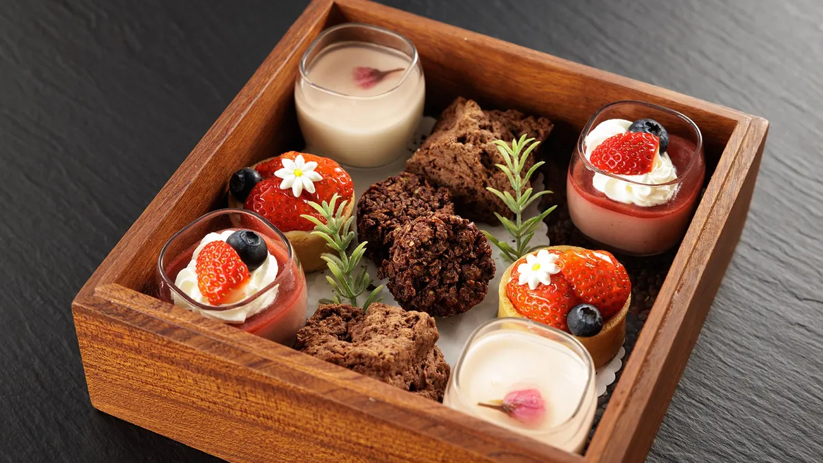 2段目の苺スイーツボックス