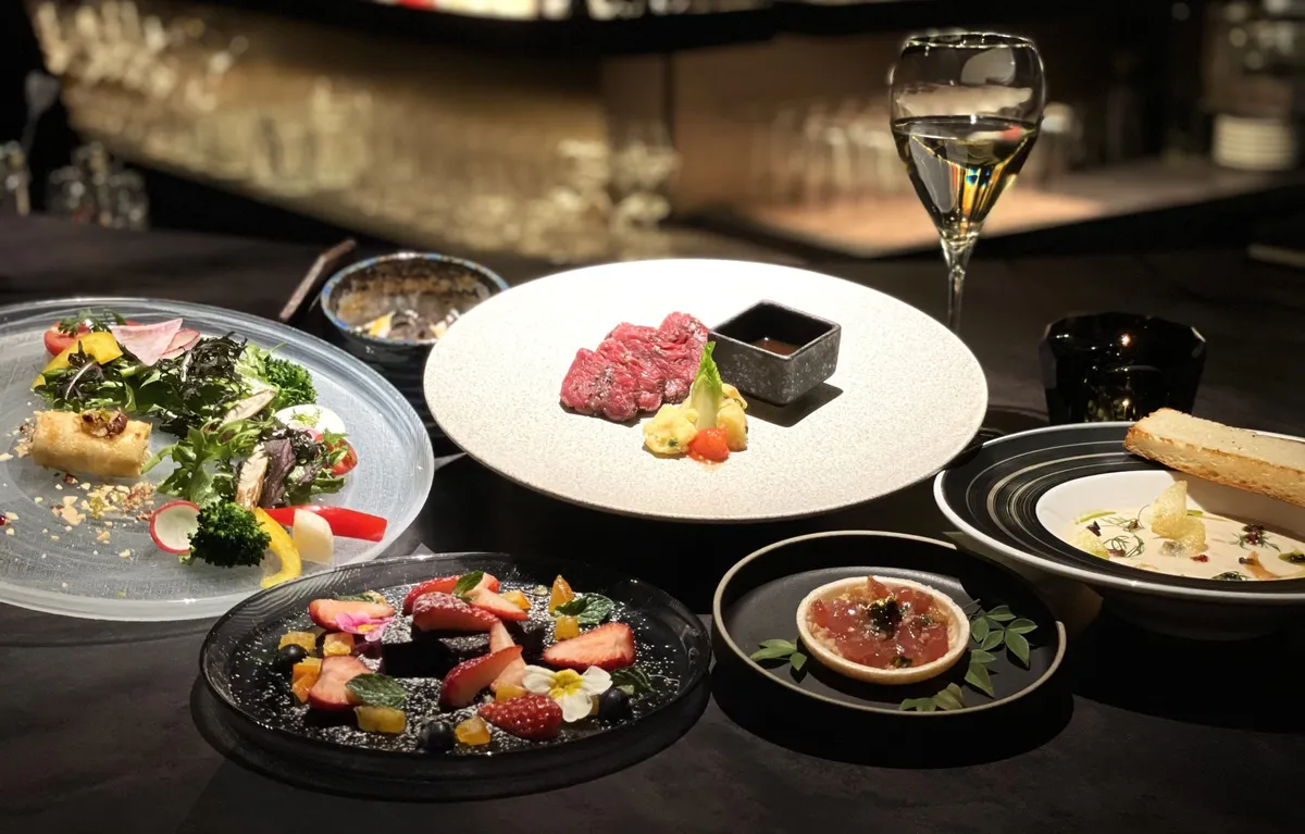 三大珍味や牛フィレ肉を使用した豪華なランチコースの全容。