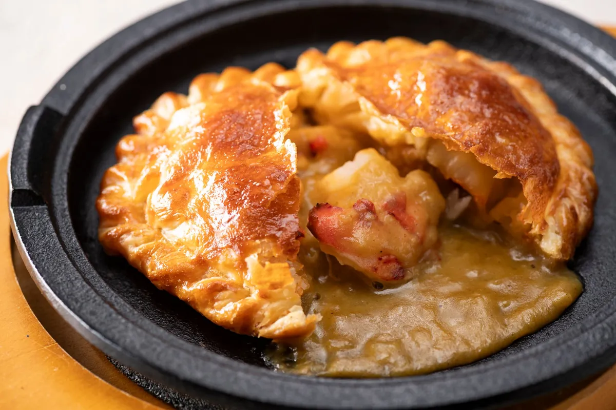 ココナッツカレーのパイ包み焼き