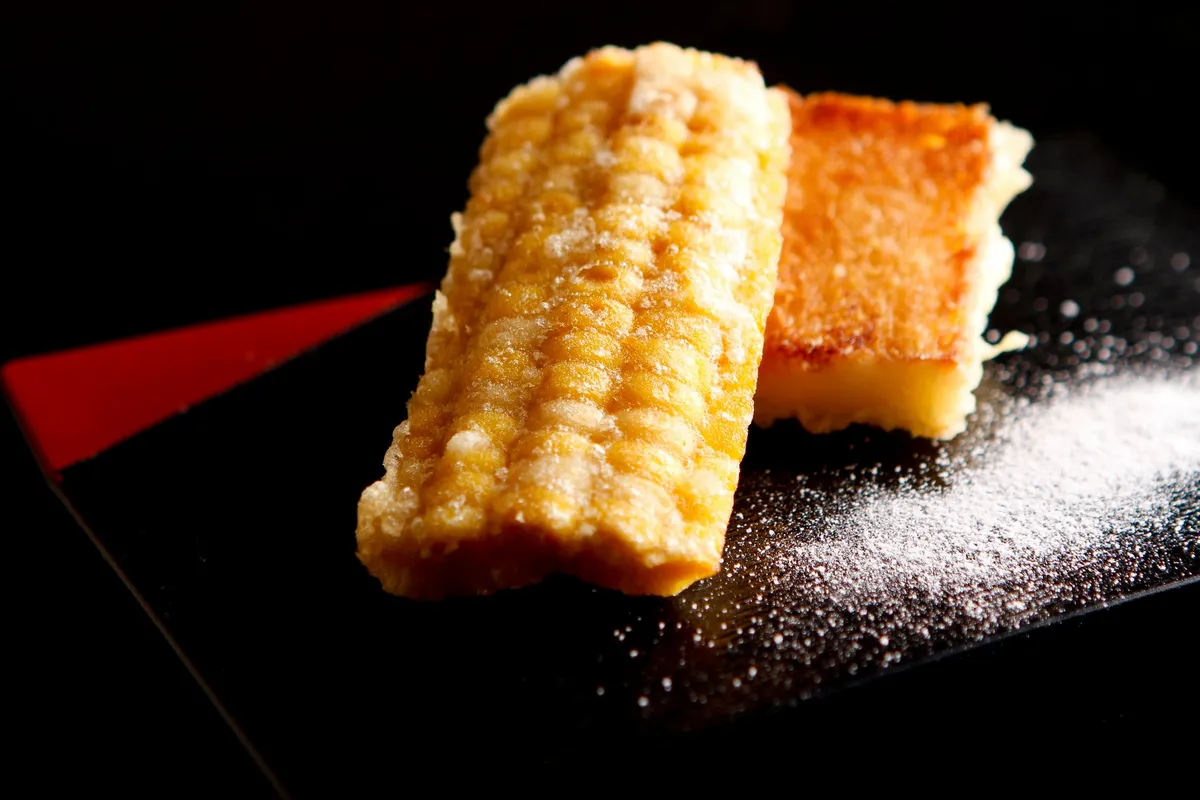 天ぷら八坂圓堂の名物である甘みたっぷりのとうもろこしの天ぷら