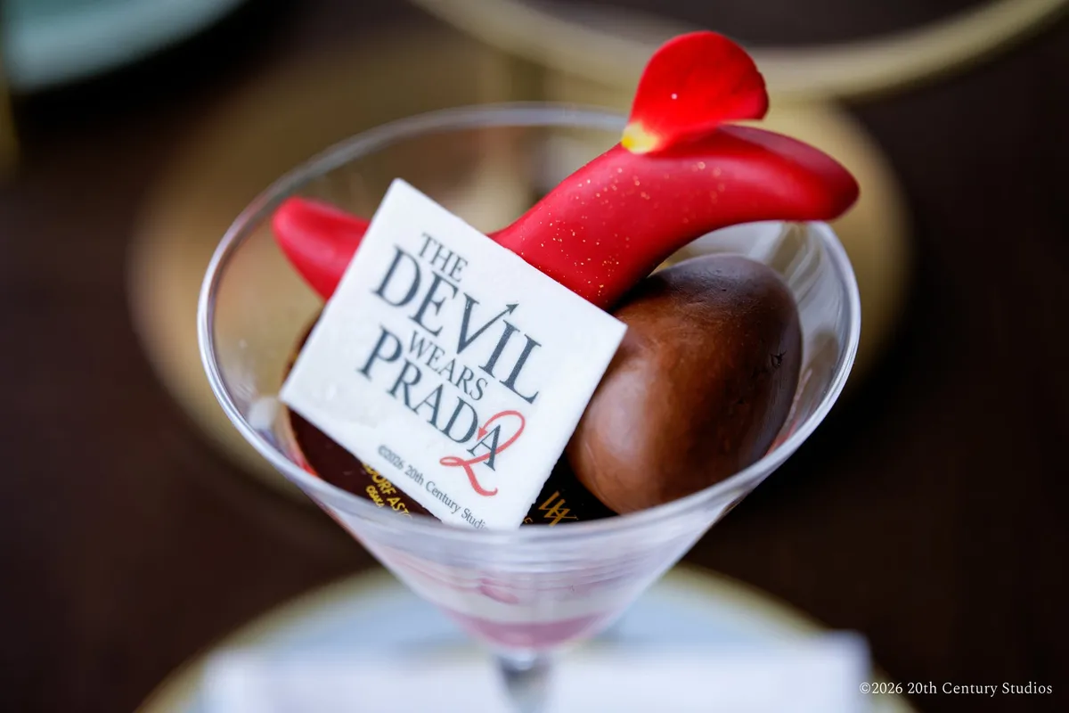 赤いハイヒールを模したスイーツ「ザ・レッドハイヒール」