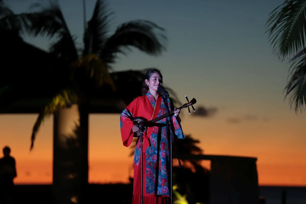 沖縄の情緒を感じさせる三線ライブ