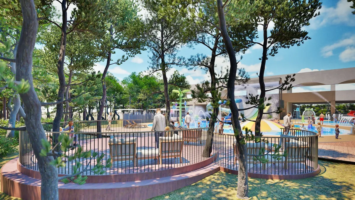 木々に囲まれたリラックスできる休憩デッキ「こかげの森」。