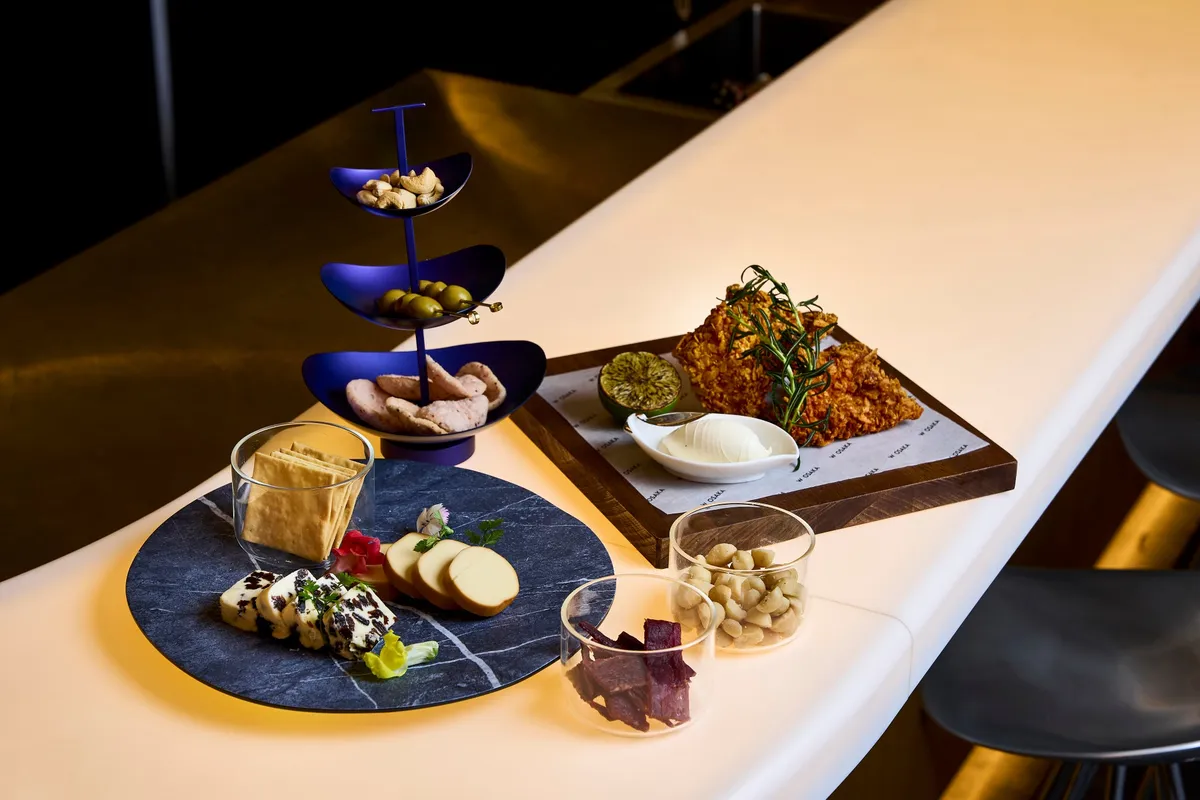 ウイスキーに寄り添うカツサンドやチーズなどのフードペアリング