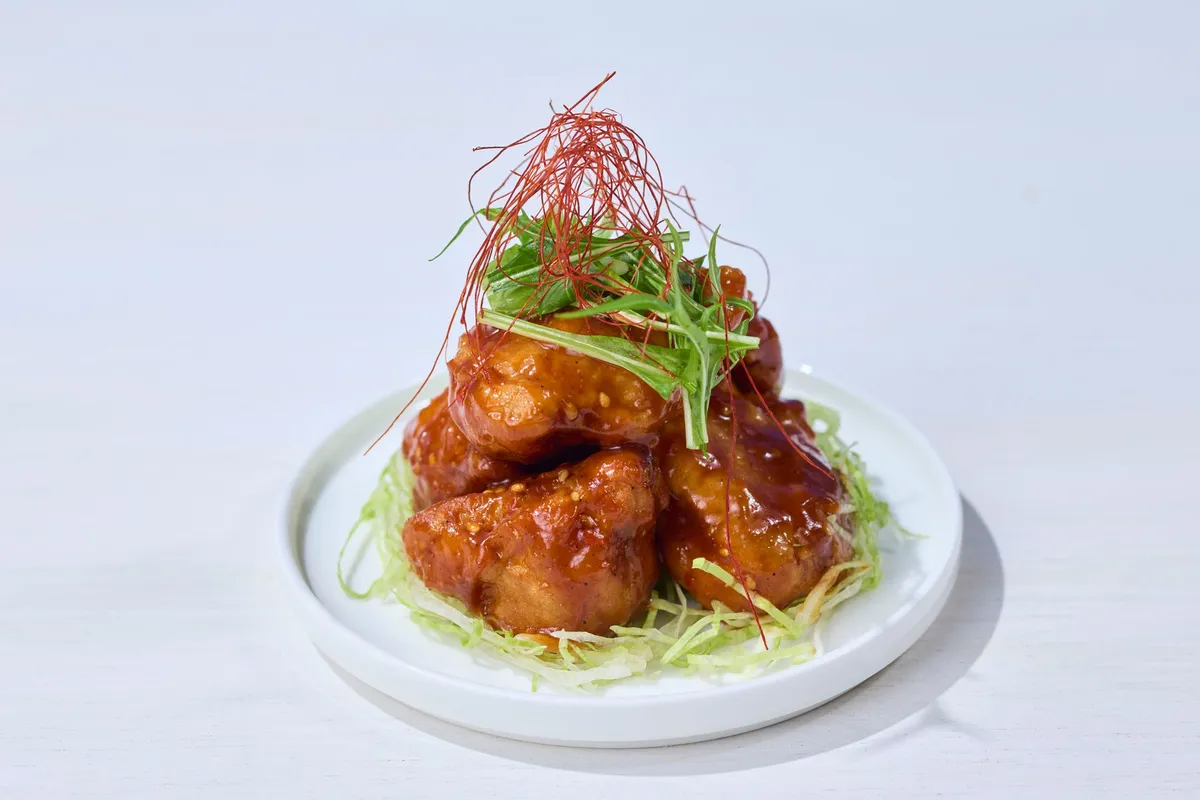 8月・9月に提供されるスパイシーな麻辣チキン