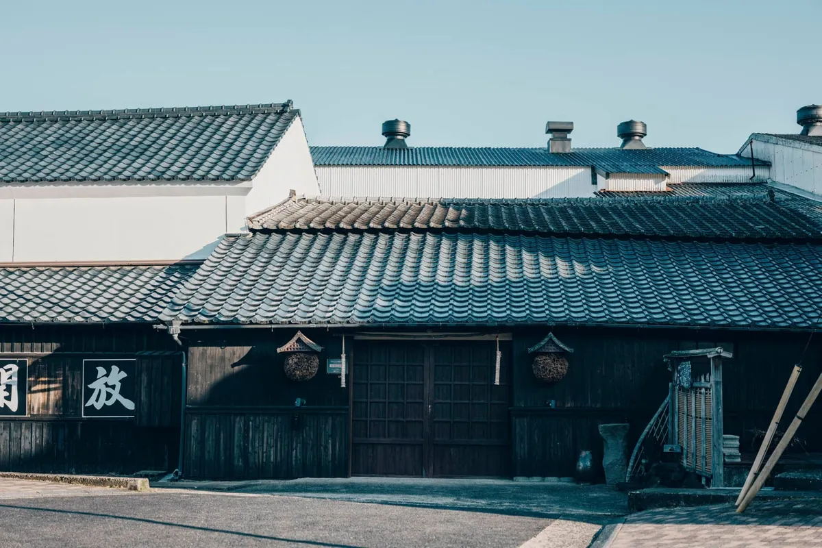 歴史ある佇まいが魅力的な森酒造場の建物