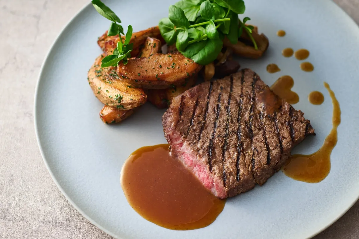 丸久小山園の抹茶を贅沢に使用した限定デザート「パリブレスト」