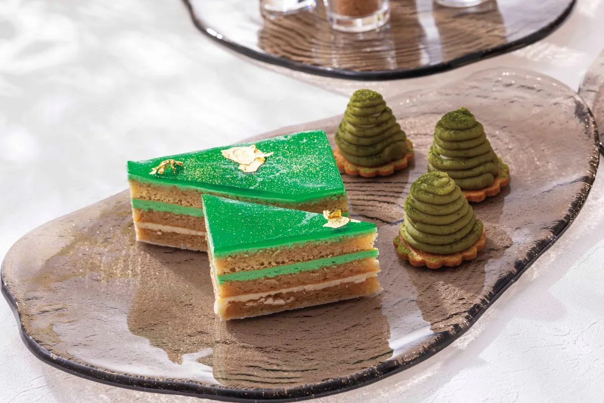 濃厚な抹茶のオペラとモンブラン