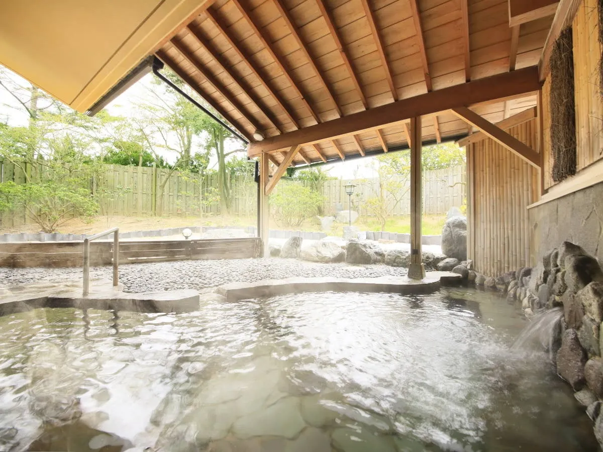 広々とした石造りの大浴場