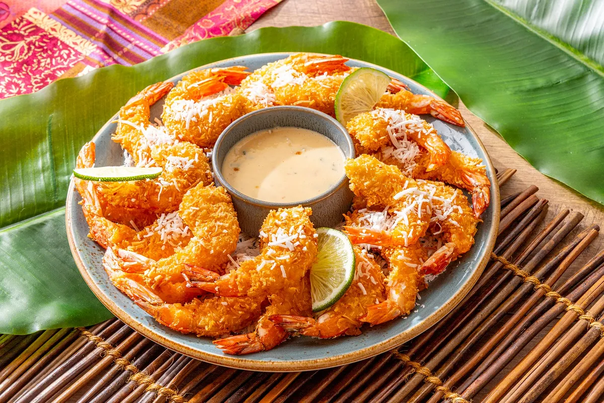 サクサクの衣が食欲をそそるココナッツシュリンプ