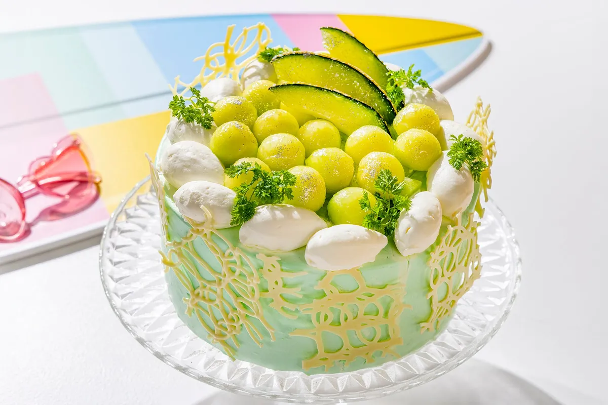 メロンを贅沢に乗せたショートケーキ