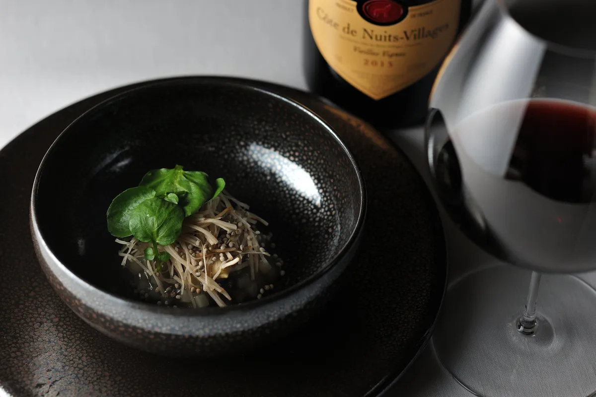 鴨肉と牛蒡の温前菜と赤ワインのペアリング