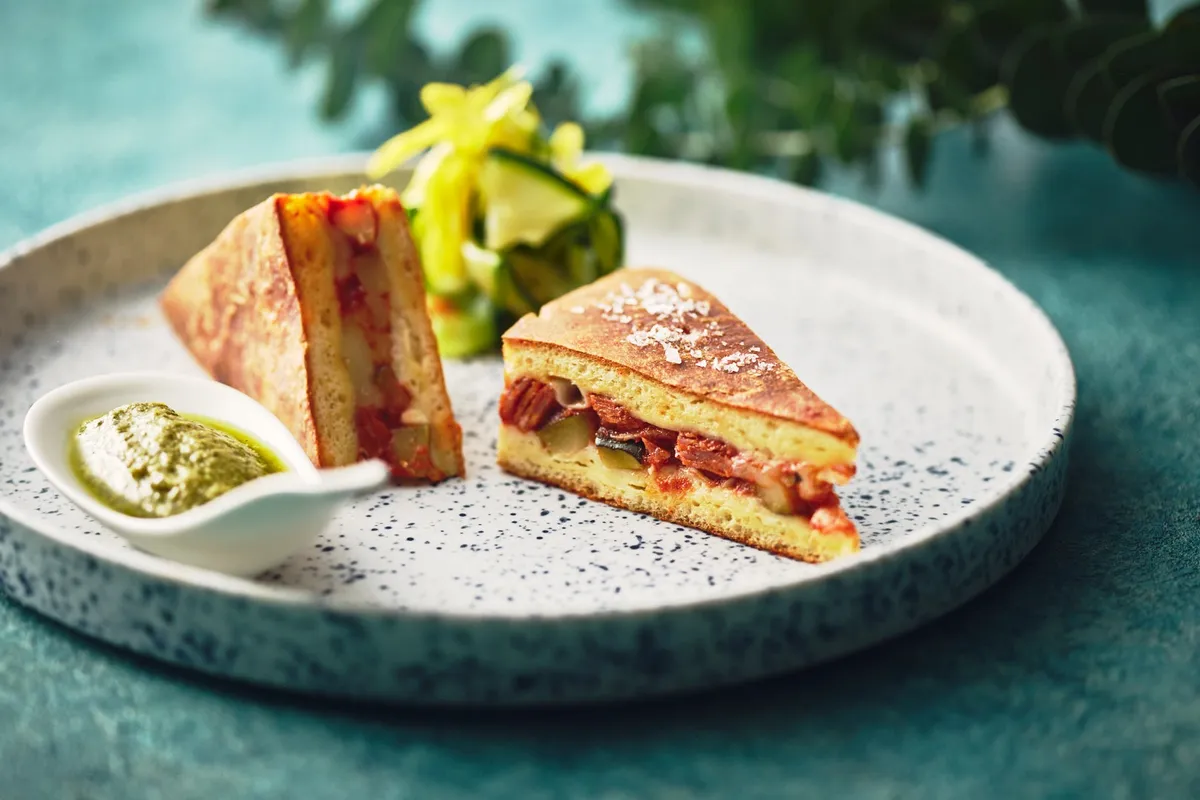 ダビデ特製ピザとバジルソース