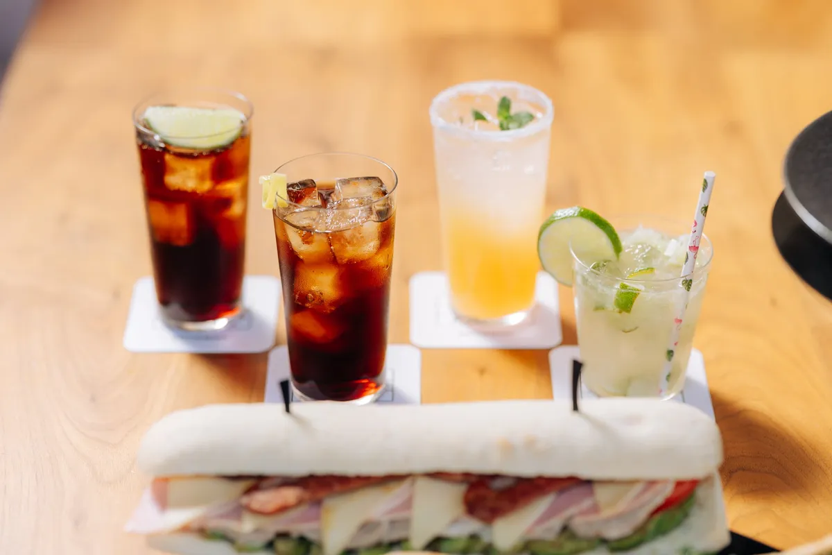 色鮮やかなラテンカクテルの数々