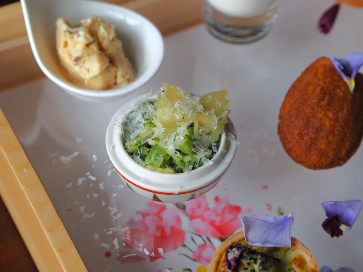 リボン型のパスタ、ファルファッレの小皿