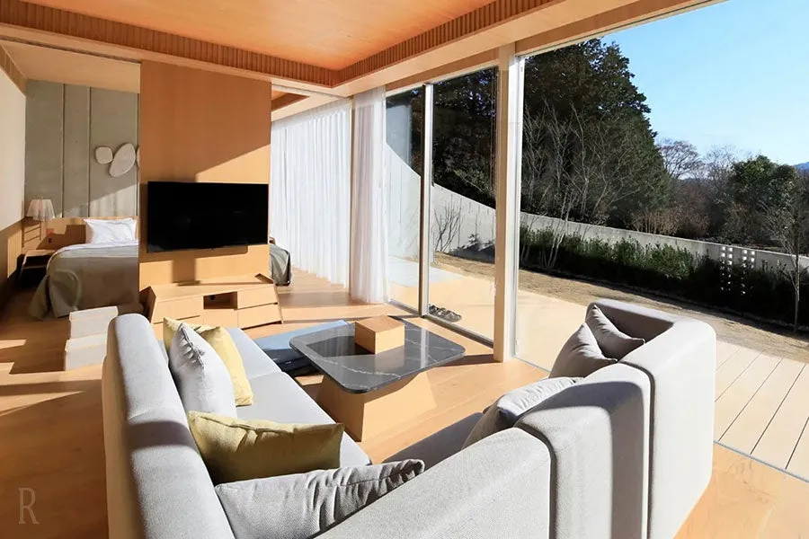 開放感あふれる明るいデザインの客室