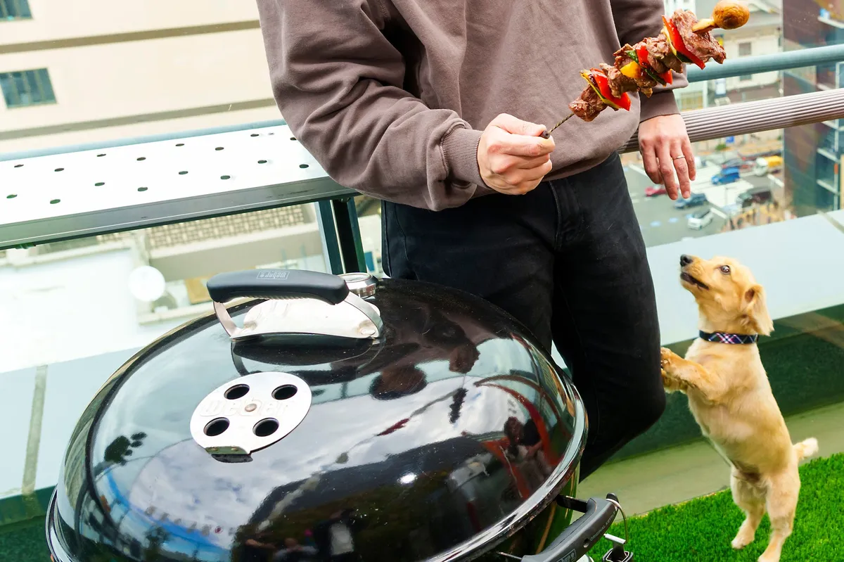Weberのグリルで焼き上げるボリューム満点のBBQ串