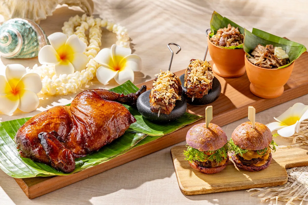 薪火で焼き上げたフリフリ・チキンやステーキチップ