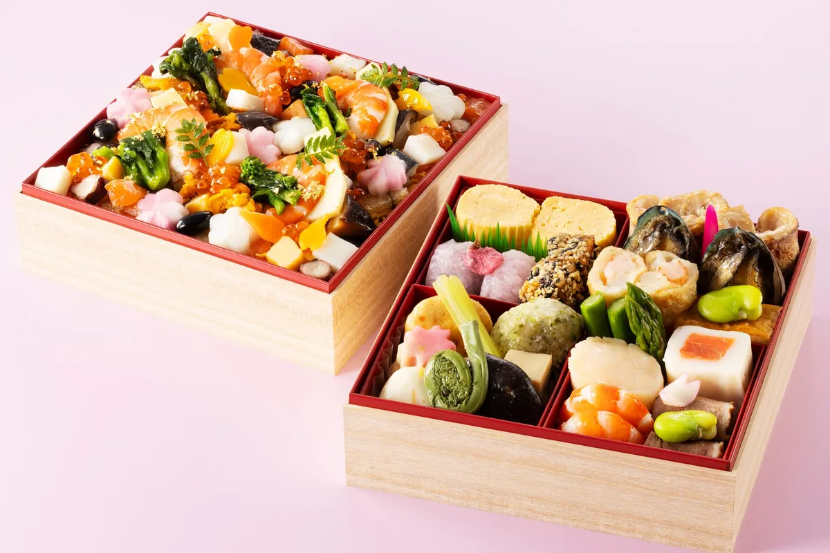 金粉をあしらった豪華な母の日二段重