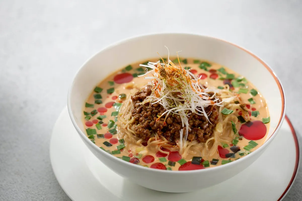 胡麻のコクと花山椒の刺激が食欲をそそる龍天門の特製冷やし担々麺