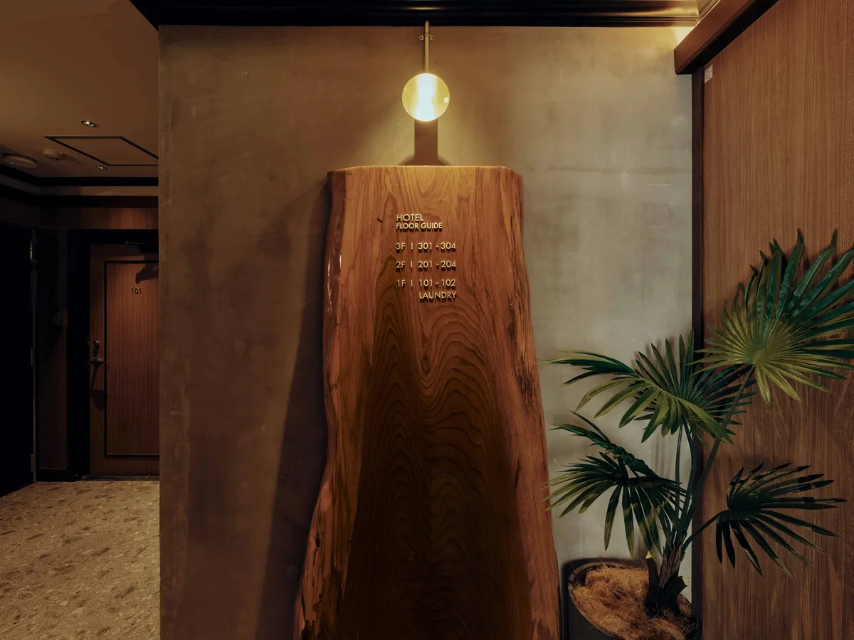 一枚板のフロアガイド