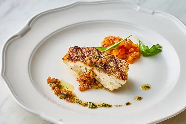 地上100mからの絶景が楽しめるオーヴェストの店内