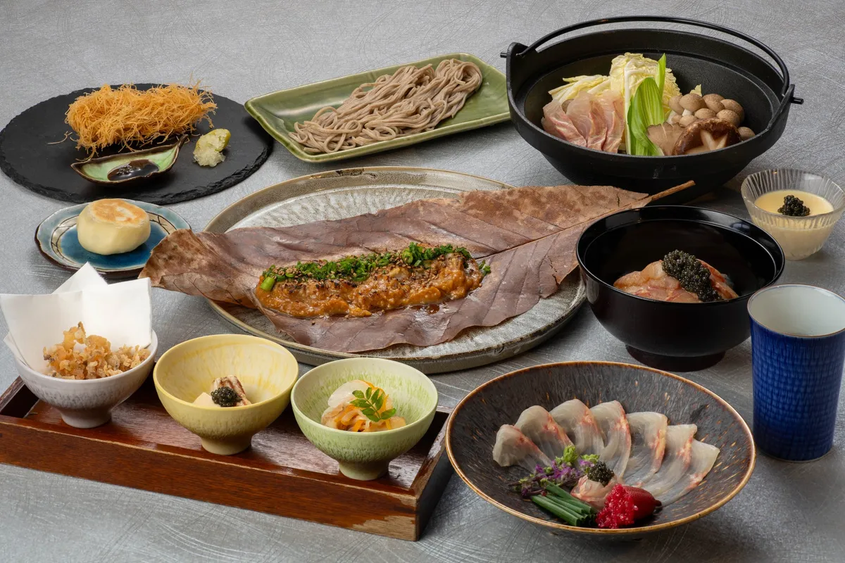 チョウザメを贅沢に使用した全10品の料理