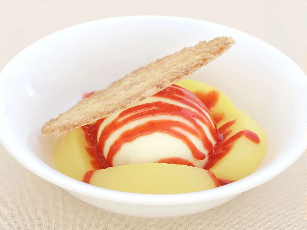 ライブキッチンで提供されるピーチ・メルバ