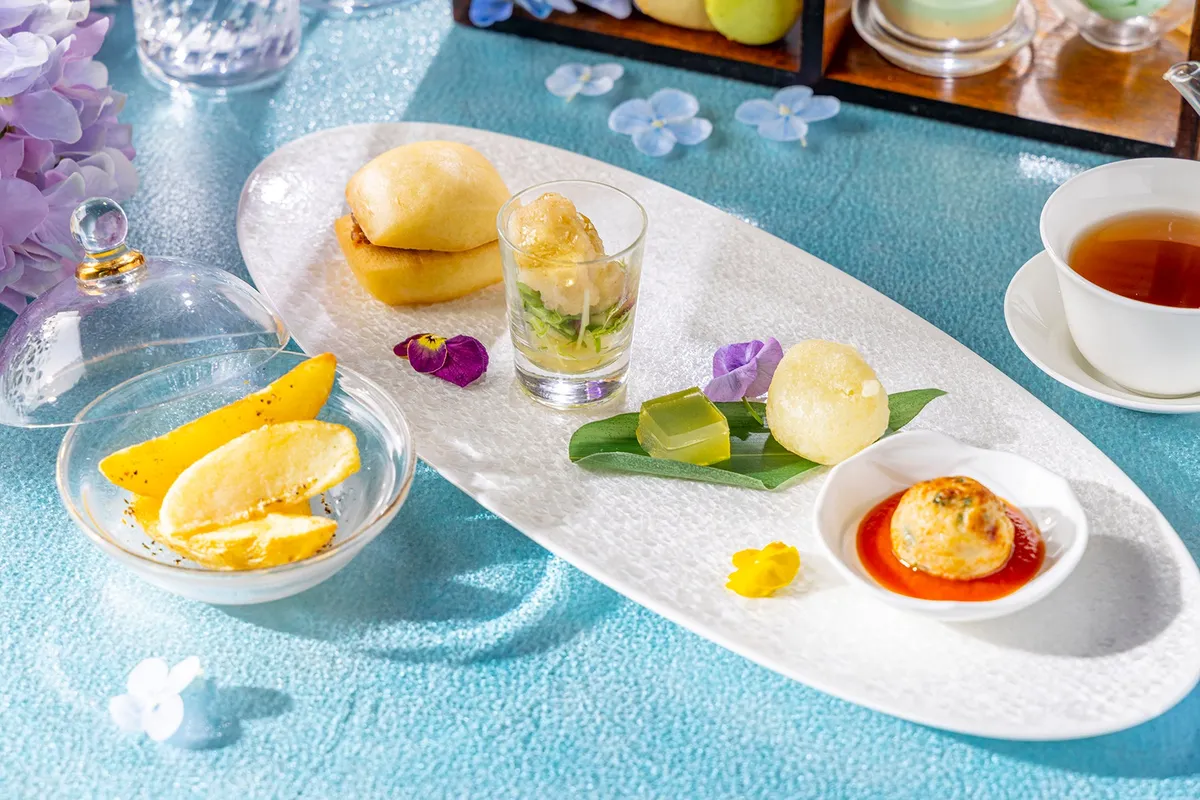 点心やエスカベッシュなど、中華の技法が光る繊細なセイボリーの盛り合わせ。