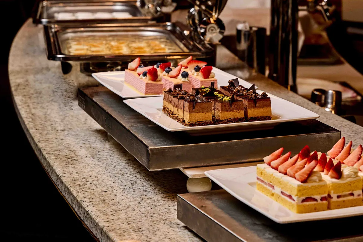 パティシエ特製の華やかなデザート