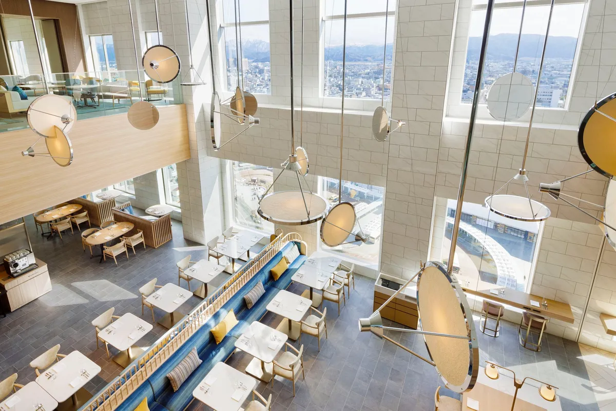 15階レストランSubstanceの開放的な店内