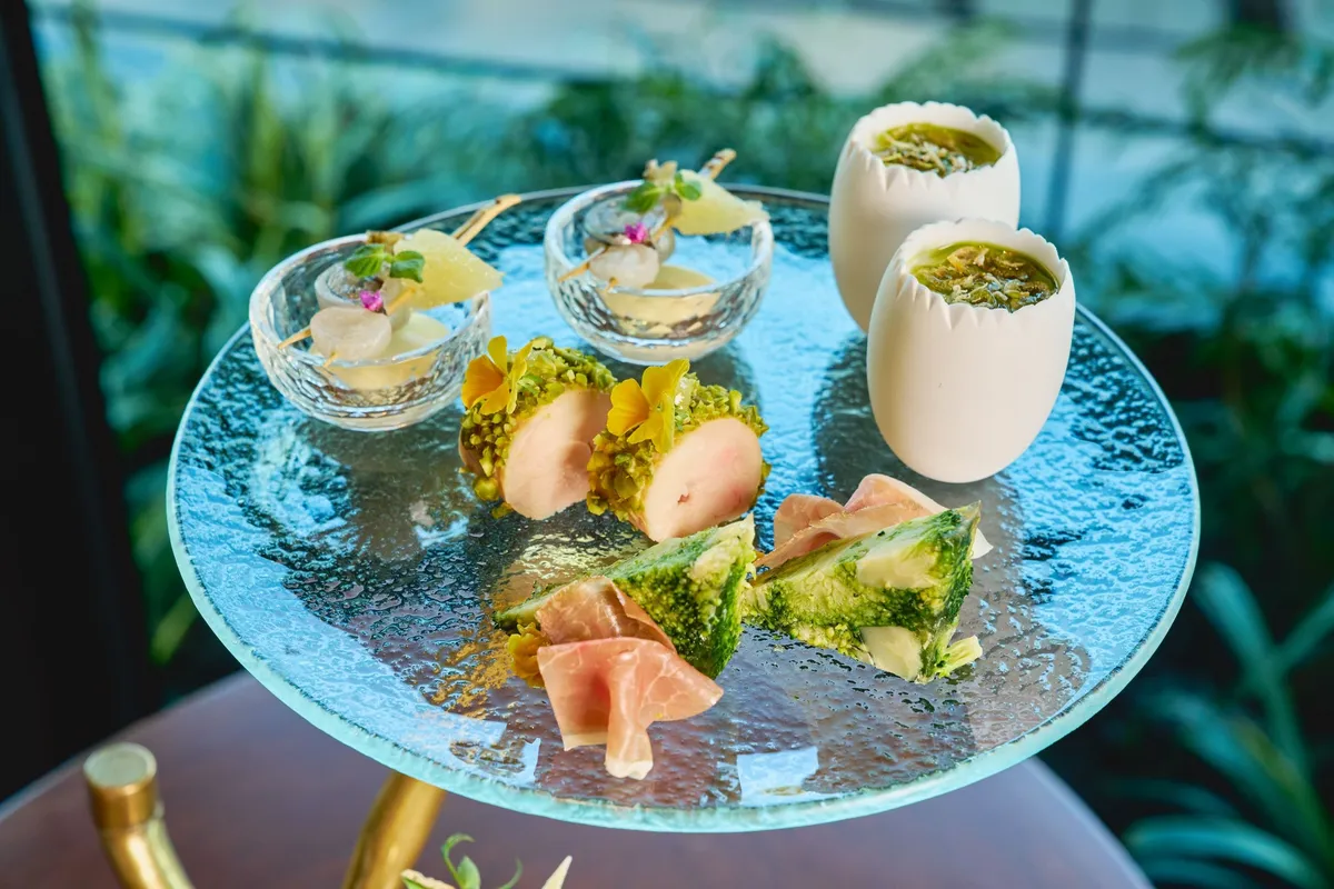 ブロッコリーのテリーヌや錦爽鶏のシャルキュトリー