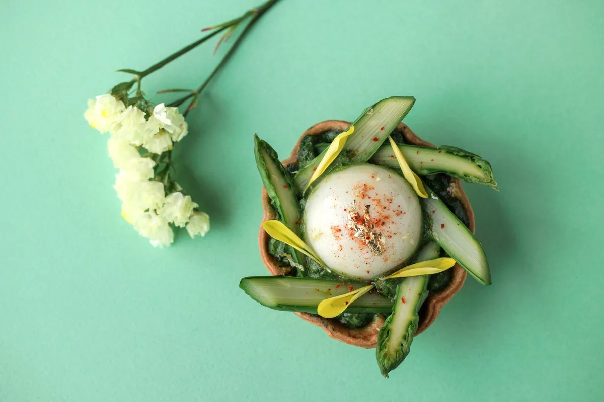 アスパラガスを贅沢に使ったタルト