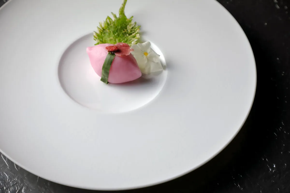 春を感じさせる可憐な点心