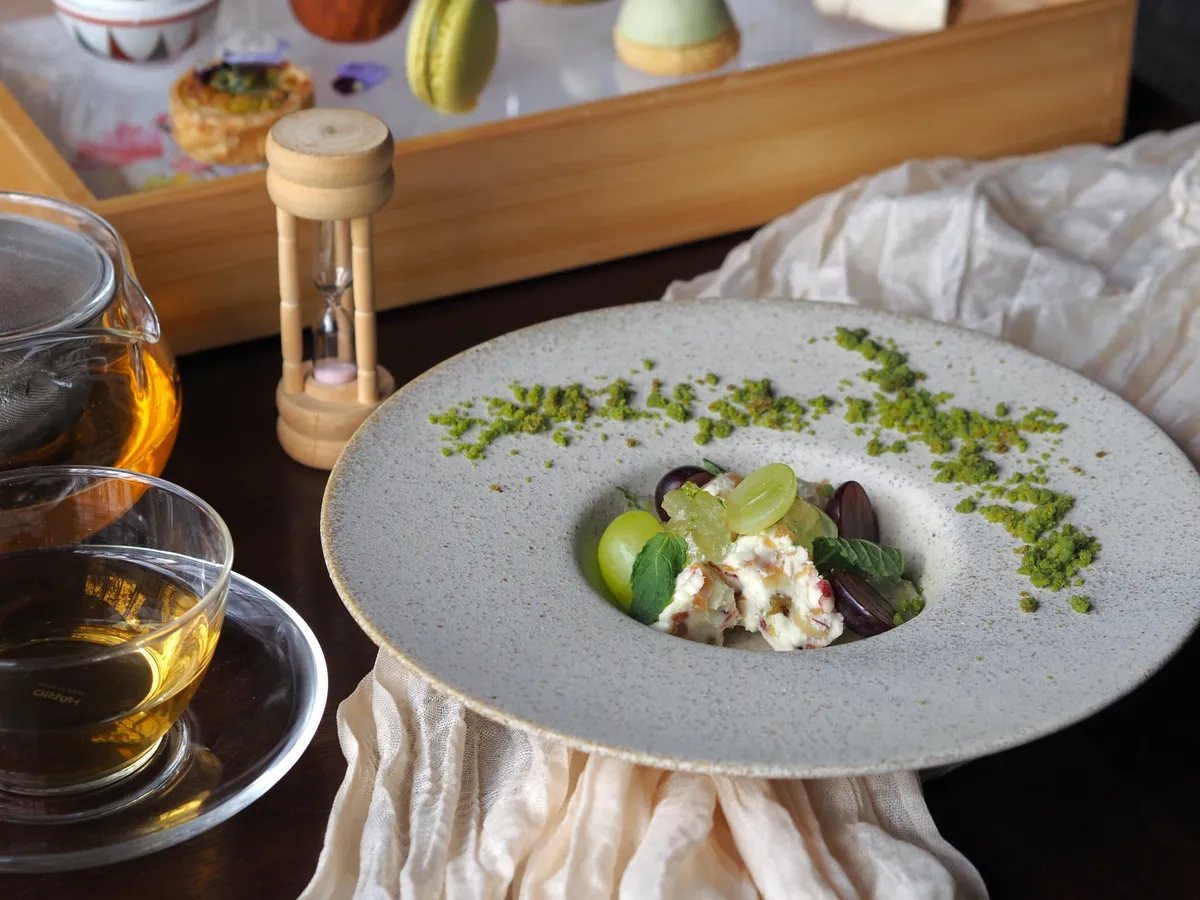 フルーツを添えたイタリアンスイーツのカッサータ