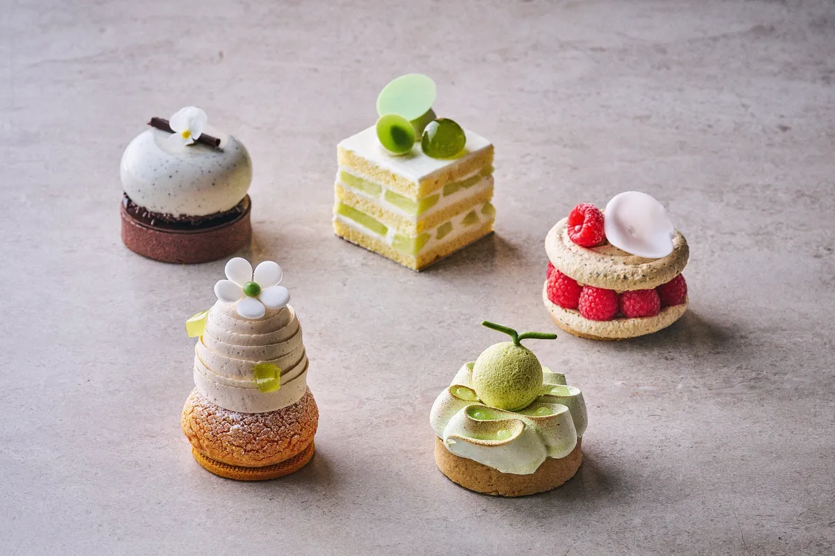 メロンや日本茶を使用した5種類の季節限定ケーキ