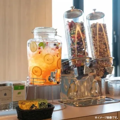 ラウンジに用意されたデトックスウォーター