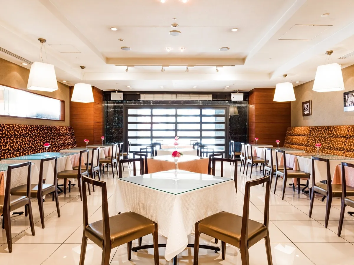 落ち着いた雰囲気のカフェレストラン オアシスの店内