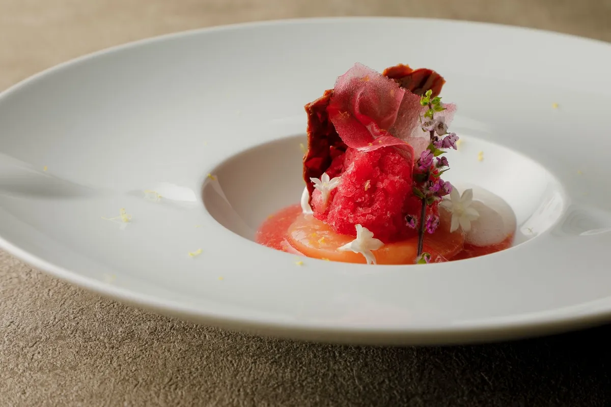 瑞々しい国産桃のデザート