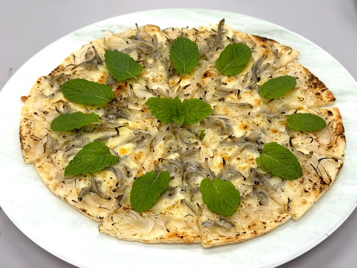 伊豆産釜揚げしらすのピザ