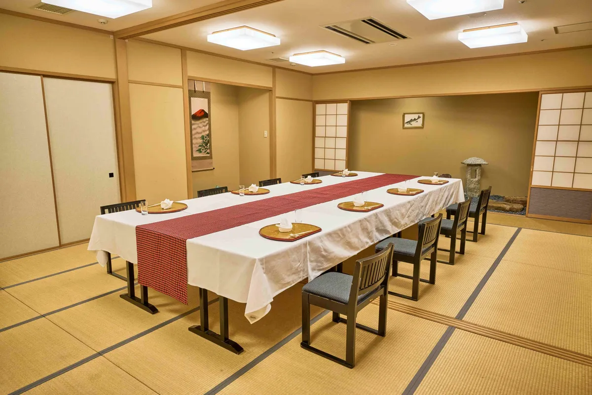 落ち着いた雰囲気で会食を楽しめる和室の宴会場