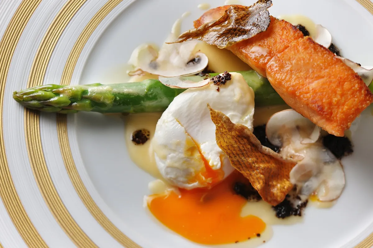 春の食材をふんだんに使った前菜盛り合わせ