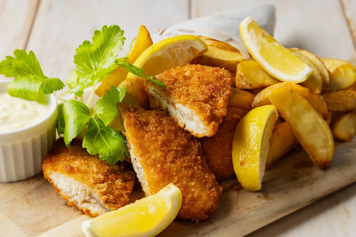 サクサクに揚げられたフィッシュ＆チップス