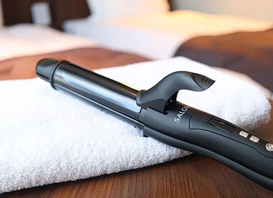 完備されたヘアアイロン